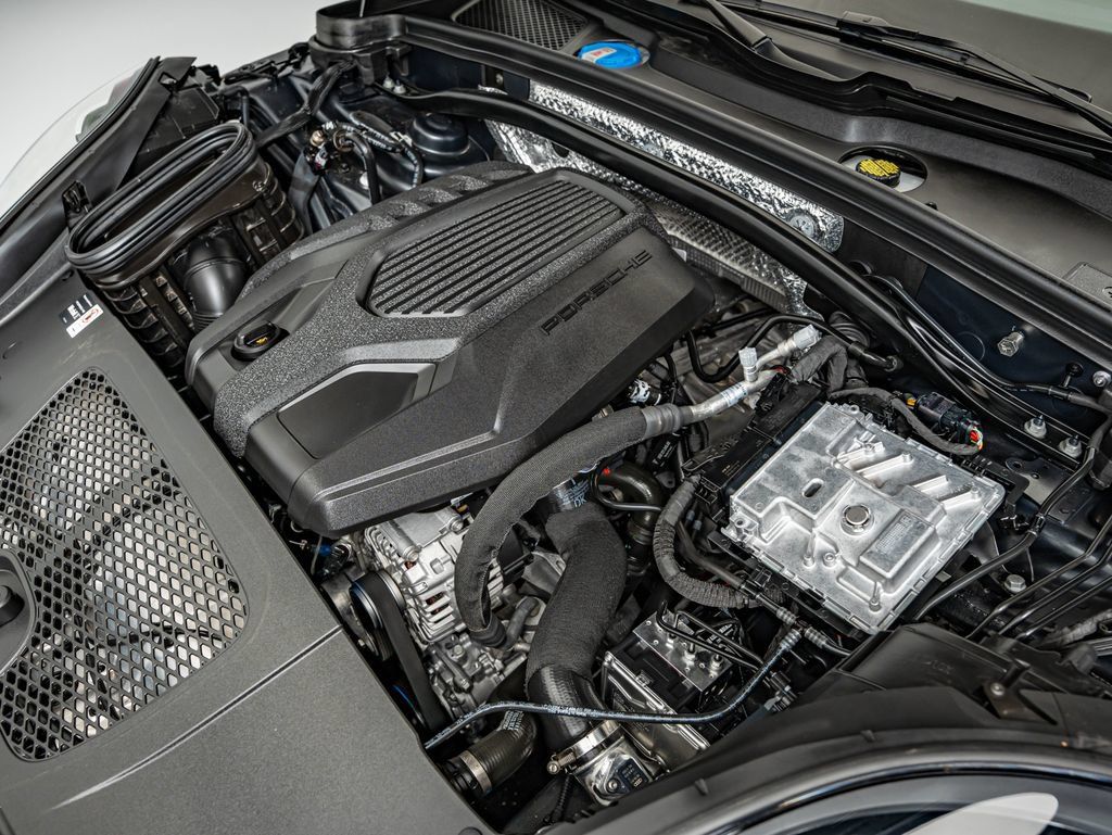 Certified 2026 Porsche Macan AWD/4WD image 49