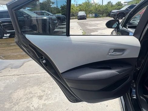 Used 2020 Toyota Corolla LE FWD image 12