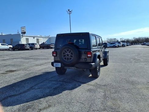 Used 2025 Jeep Wrangler Sport S image 23