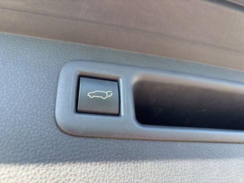 Used 2023 Toyota Highlander XLE AWD/4WD image 14