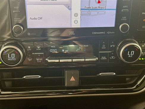 Used 2020 Toyota Highlander Limited AWD/4WD image 16