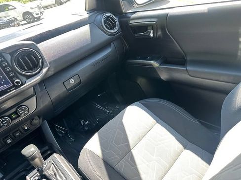 Used 2020 Toyota Tacoma TRD Sport w/ Technology Package AWD/4WD image 22