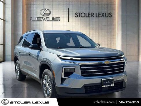 Used 2024 Chevrolet Traverse LT AWD/4WD image 1