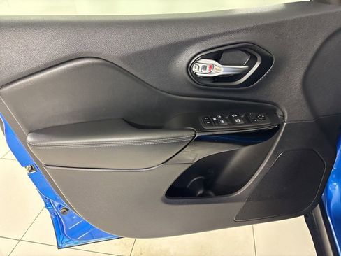 Used 2023 Jeep Cherokee Altitude Lux image 16