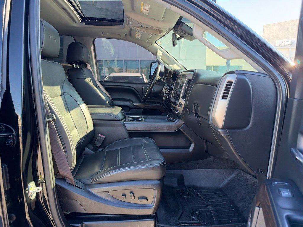 Used 2017 GMC Sierra 2500 Denali w/ Duramax Plus Package AWD/4WD image 16