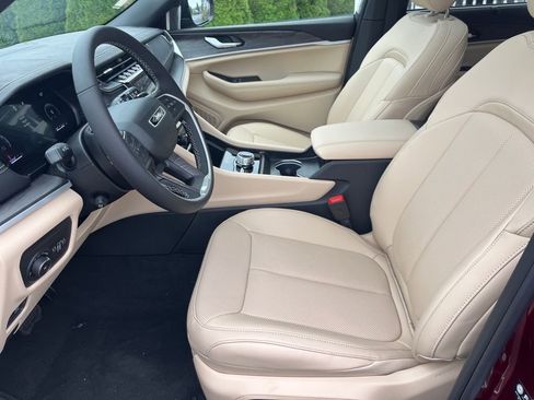 New 2025 Jeep Grand Cherokee Limited w/ Luxury Tech Group II AWD/4WD image 6