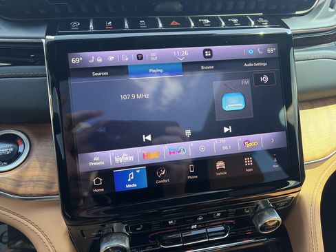 Used 2025 Jeep Grand Cherokee Summit AWD/4WD image 20