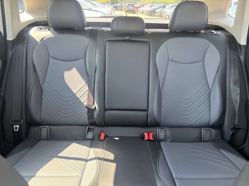 Used 2026 Volkswagen Tiguan SE AWD/4WD image 35