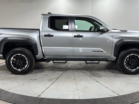 Certified 2025 Toyota Tacoma TRD Off-Road image 6