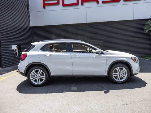 Used 2020 Mercedes-Benz GLA 250 4MATIC image 10
