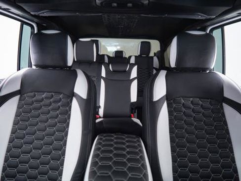 Used 2025 Jeep Gladiator Sport image 30