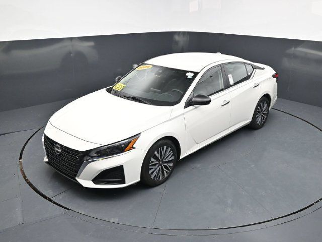 Used 2025 Nissan Altima 2.5 SV FWD image 34