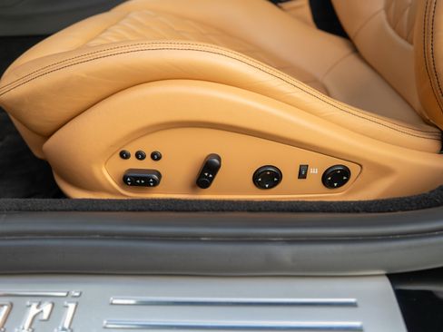 Used 2011 Ferrari California RWD image 15