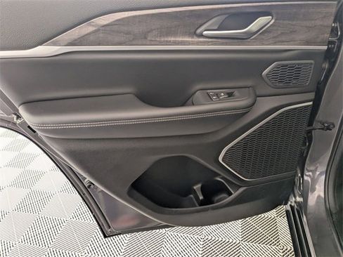 Used 2023 Jeep Grand Cherokee 4WD 4xe image 30