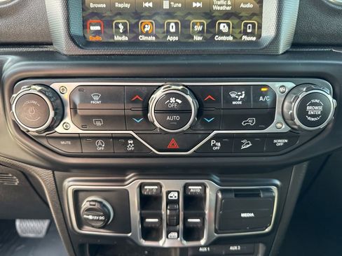 Used 2018 Jeep Wrangler Unlimited Sahara w/ Quick Order Package 24M Moab image 41