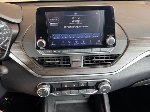Used 2025 Nissan Altima 2.5 SV FWD image 20