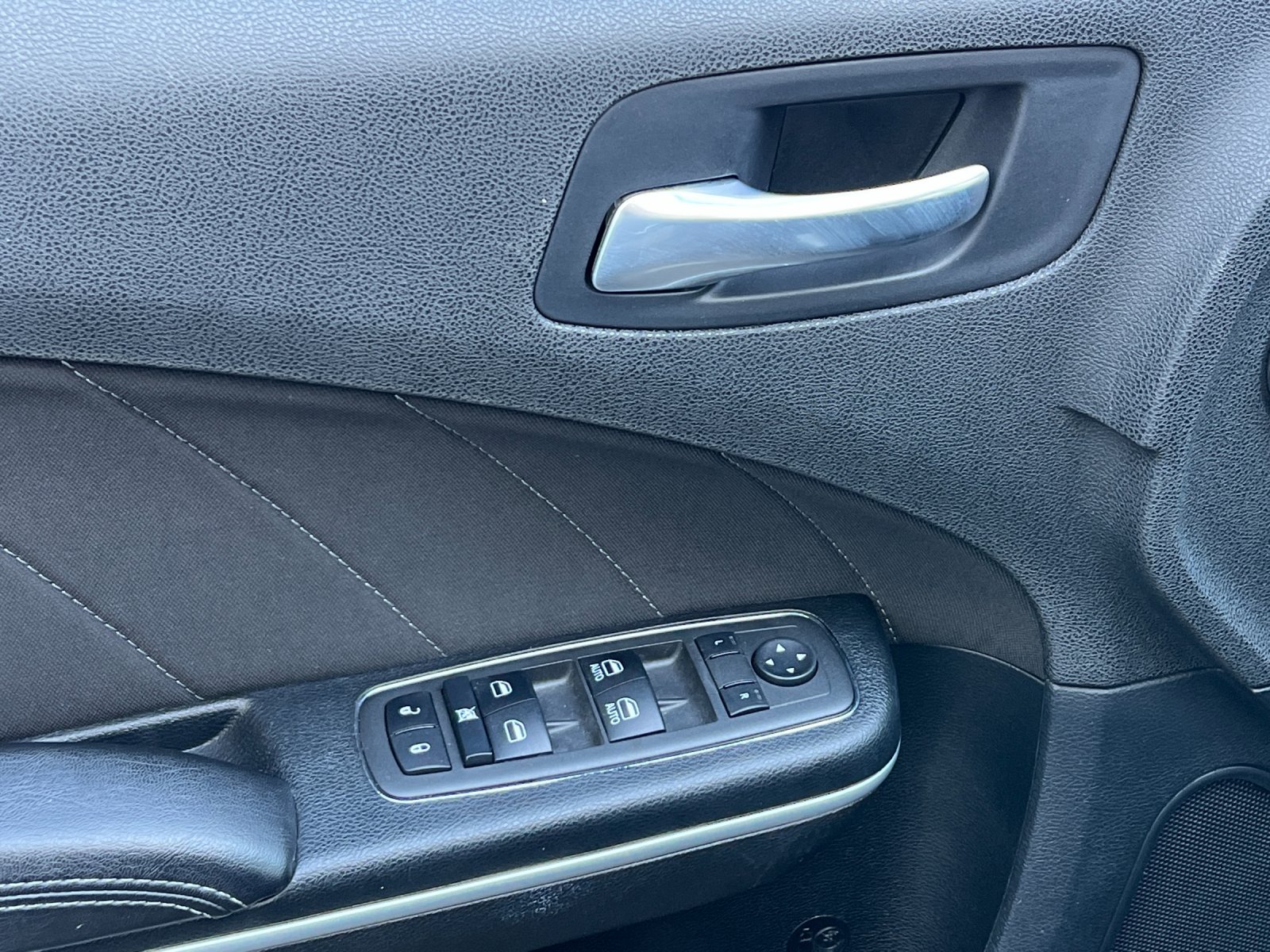 Used 2022 Dodge Charger SXT RWD image 11
