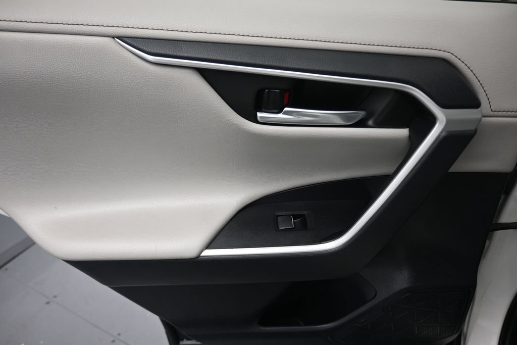 Used 2019 Toyota RAV4 Limited w/ Carpet Mat Package AWD/4WD image 31