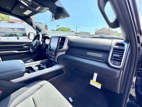 New 2026 RAM 1500 4x4 Crew Cab image 18