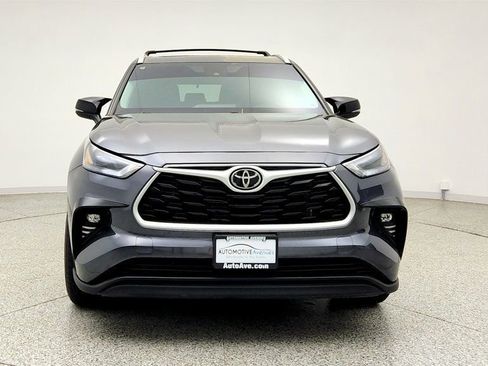 Used 2023 Toyota Highlander AWD image 2