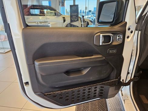 Used 2019 Jeep Wrangler Unlimited Sahara w/ Uconnect 4C Nav & Sound Group image 13