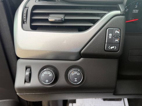 Used 2018 Chevrolet Suburban LT AWD/4WD image 19