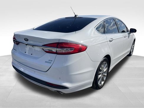 Used 2017 Ford Fusion SE w/ Fusion SE Technology Package image 12