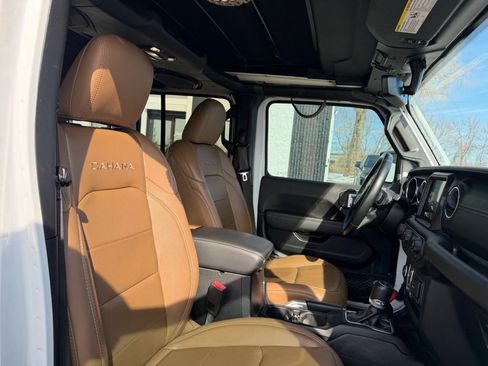 Used 2021 Jeep Wrangler Unlimited Sahara AWD/4WD image 32