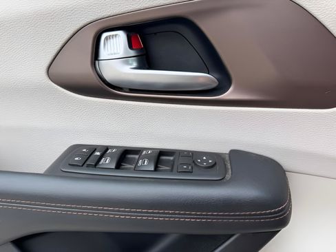 Used 2017 Chrysler Pacifica Touring-L Plus FWD image 20