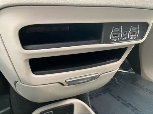 Used 2023 Chrysler Pacifica Touring-L image 33