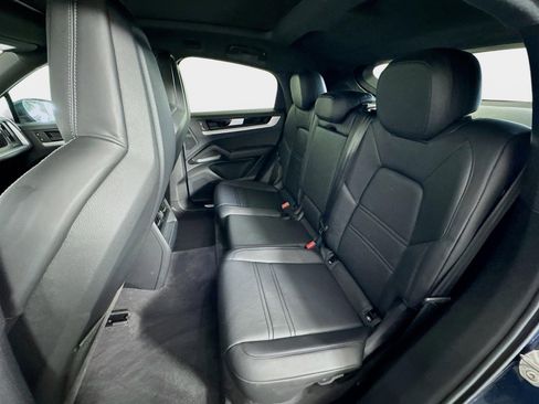 Used 2024 Porsche Cayenne Coupe image 23
