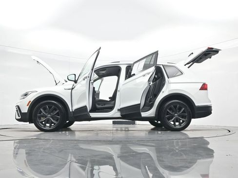 Used 2024 Volkswagen Tiguan SE image 47