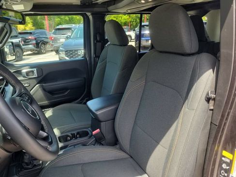 Used 2025 Jeep Wrangler Unlimited Sport AWD/4WD image 17