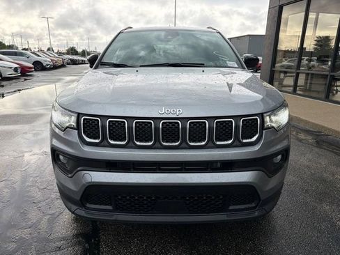 Used 2023 Jeep Compass Latitude w/ Convenience Group AWD/4WD image 2