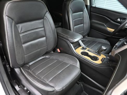 Used 2017 GMC Acadia Denali w/ Technology Package FWD image 40