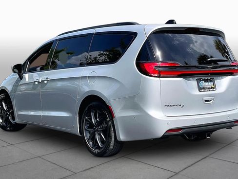 Used 2023 Chrysler Pacifica Touring-L w/ S Appearance Package FWD image 13