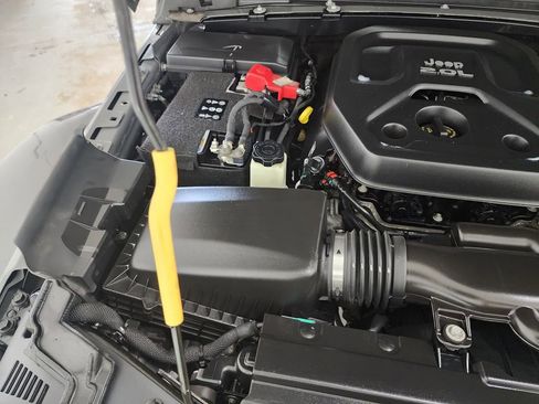 Used 2022 Jeep Wrangler Unlimited Sahara w/ Dual Top Group image 36