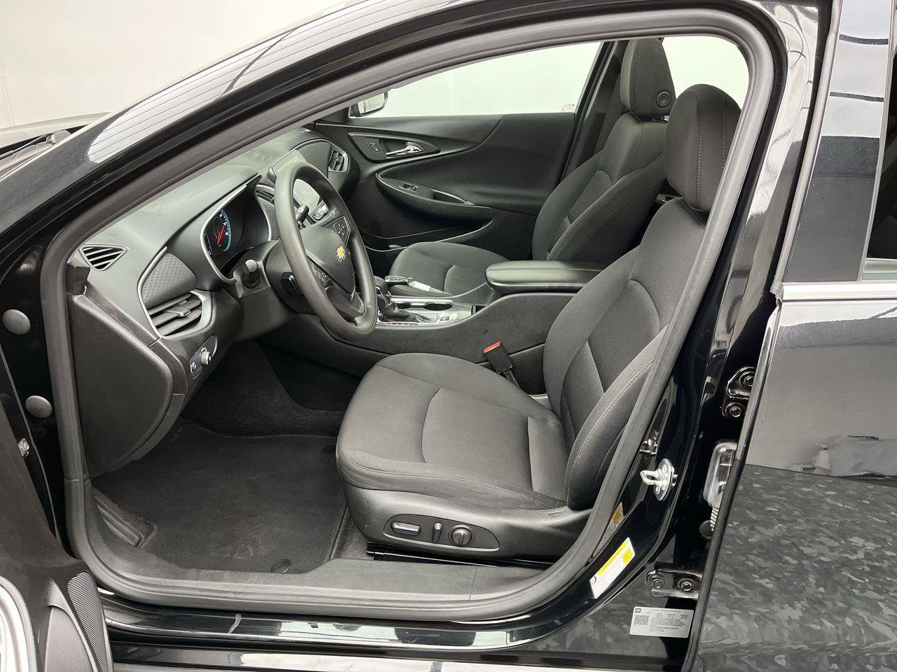 Used 2024 Chevrolet Malibu LT FWD image 3