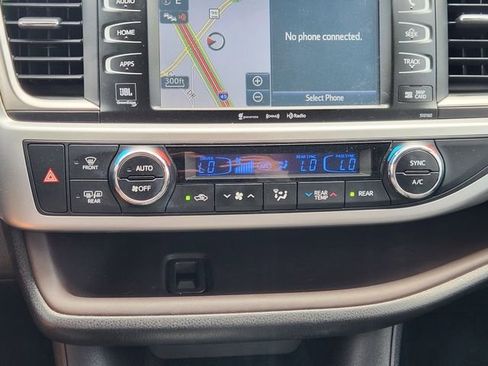 Used 2016 Toyota Highlander Limited FWD image 18