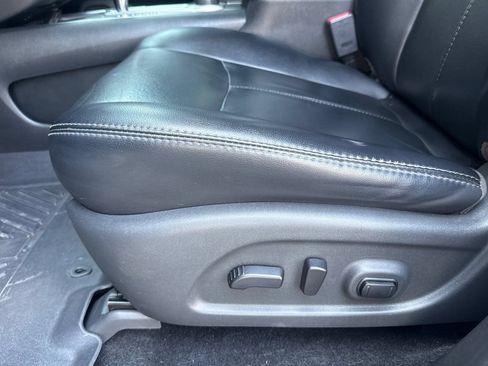 Used 2018 Nissan Pathfinder SL w/ Midnight Edition Package AWD/4WD image 12