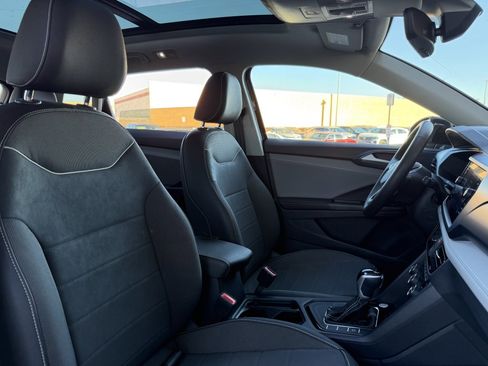 Used 2024 Volkswagen Taos SE w/ Panoramic Sunroof Package image 39