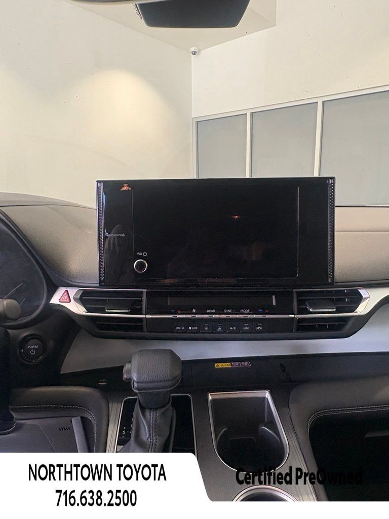 Used 2025 Toyota Sienna LE w/ LE Plus Package AWD/4WD image 24