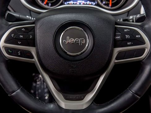 Used 2017 Jeep Cherokee Limited image 27