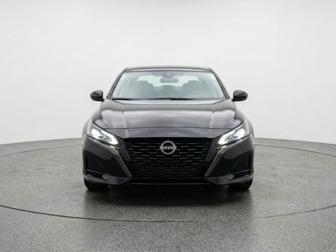 Used 2025 Nissan Altima 2.5 SV image 2