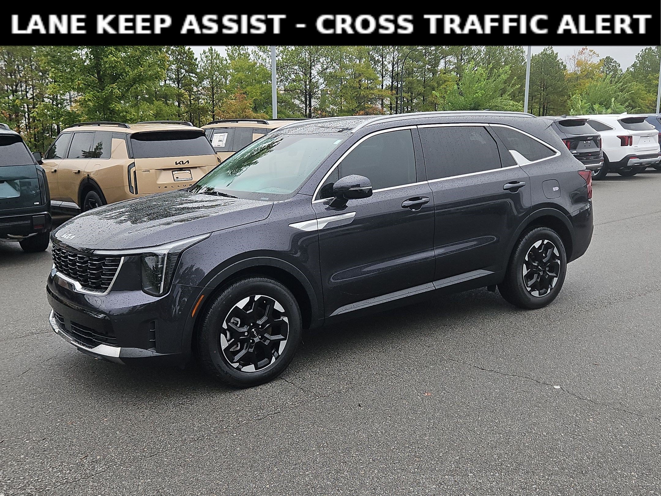 Used 2025 Kia Sorento S w/ Panoramic Sunroof Package FWD image 3