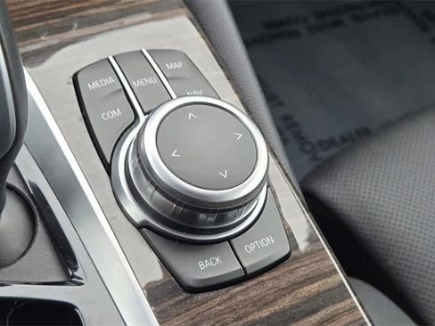 Used 2022 BMW 530e w/ Premium Package image 17