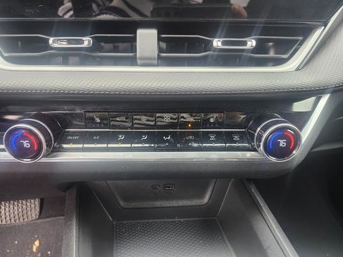 Used 2025 Chevrolet Equinox LT w/ Convenience Package II image 9