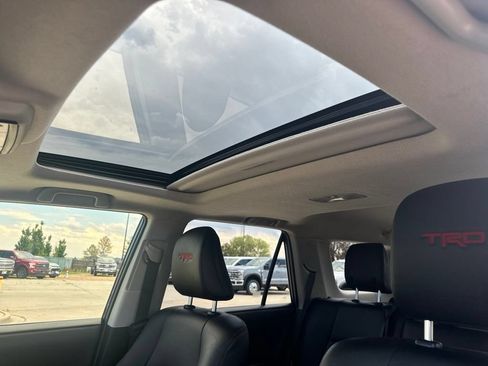 Used 2023 Toyota 4Runner TRD Off-Road Premium w/ Moonroof Package AWD/4WD image 17