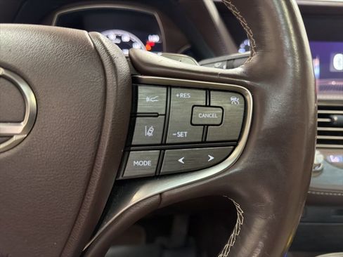 Used 2020 Lexus LS 500 w/ Accessory Package (Z2) image 18