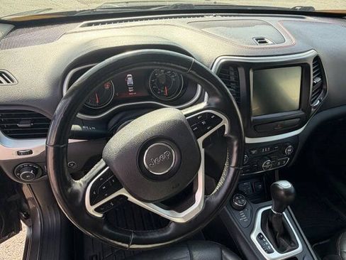 Used 2018 Jeep Cherokee Trailhawk AWD/4WD image 10